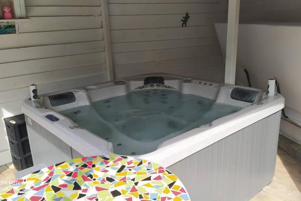 Appartement Tout Confort Au Calme Avec Jacuzzi Mouguerre Esterno foto