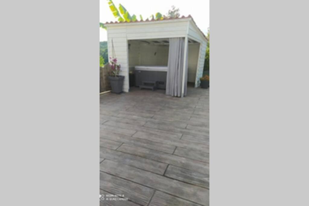 Appartement Tout Confort Au Calme Avec Jacuzzi Mouguerre Esterno foto