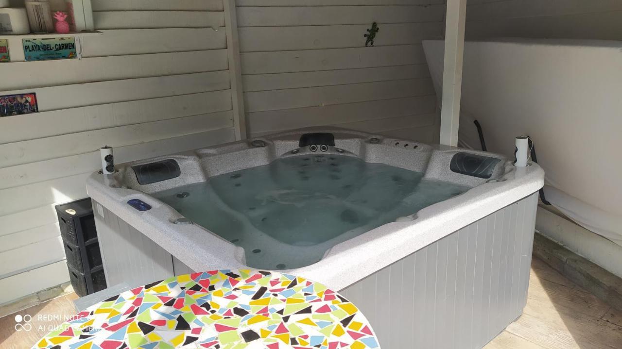 Appartement Tout Confort Au Calme Avec Jacuzzi Mouguerre Esterno foto